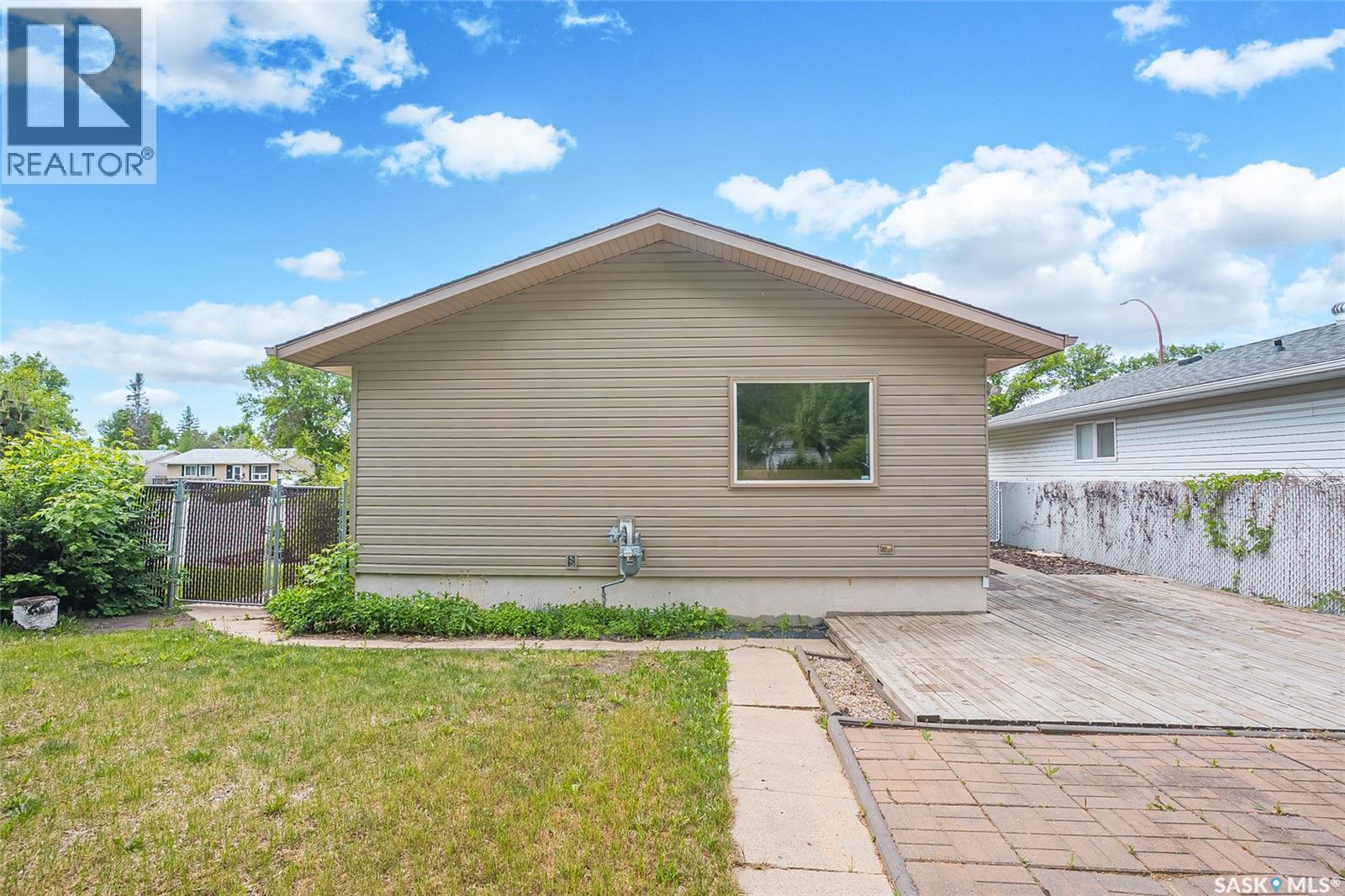 73 Laurentian Drive, Saskatoon, SK