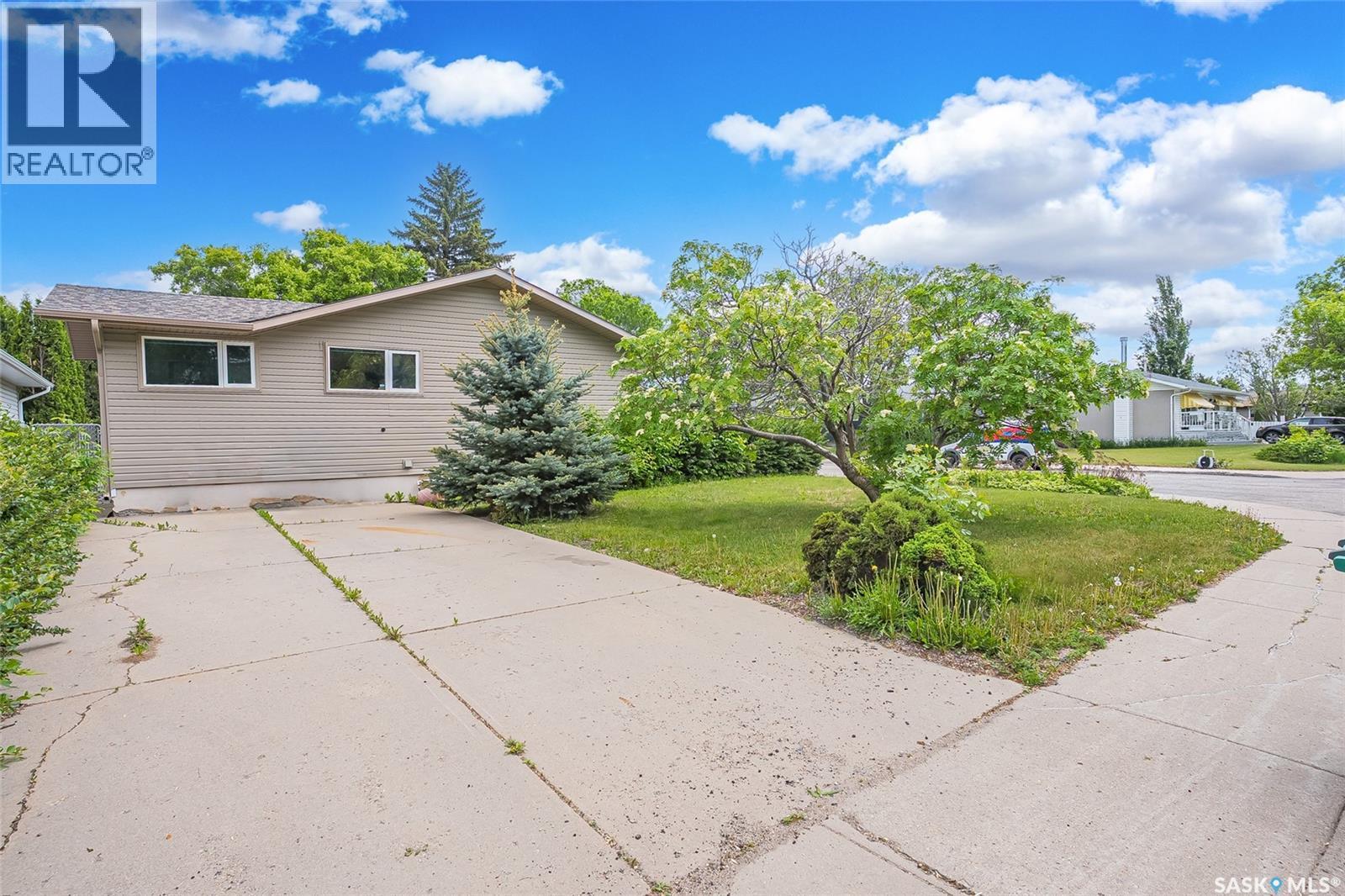 73 Laurentian Drive, Saskatoon, SK