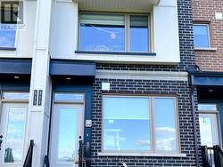 513 OZAWA PRIVATE Ottawa, ON K1K 4Z8