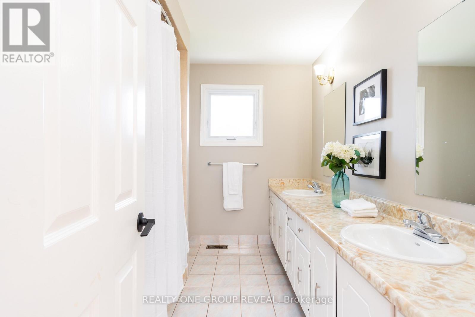124 Bathgate Drive, Toronto, ON
