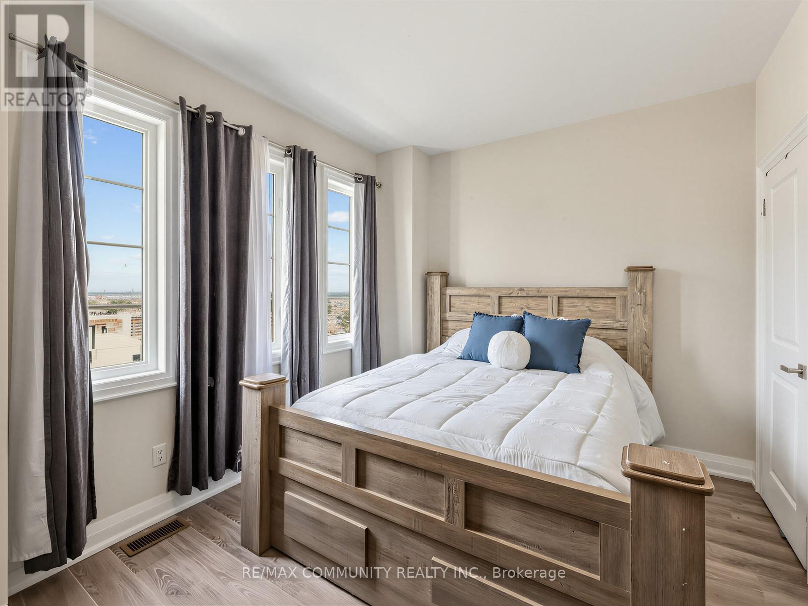 9 Clutterbuck Lane, Ajax, ON