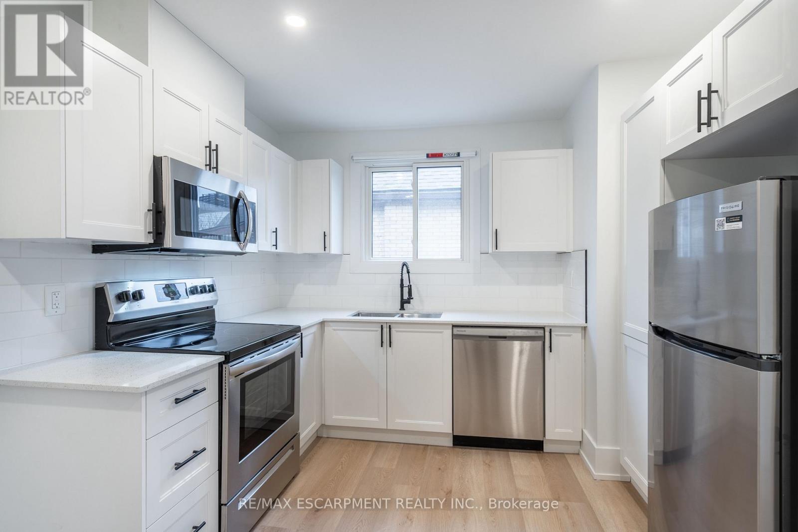 204 Balsam Avenue S, Hamilton, ON