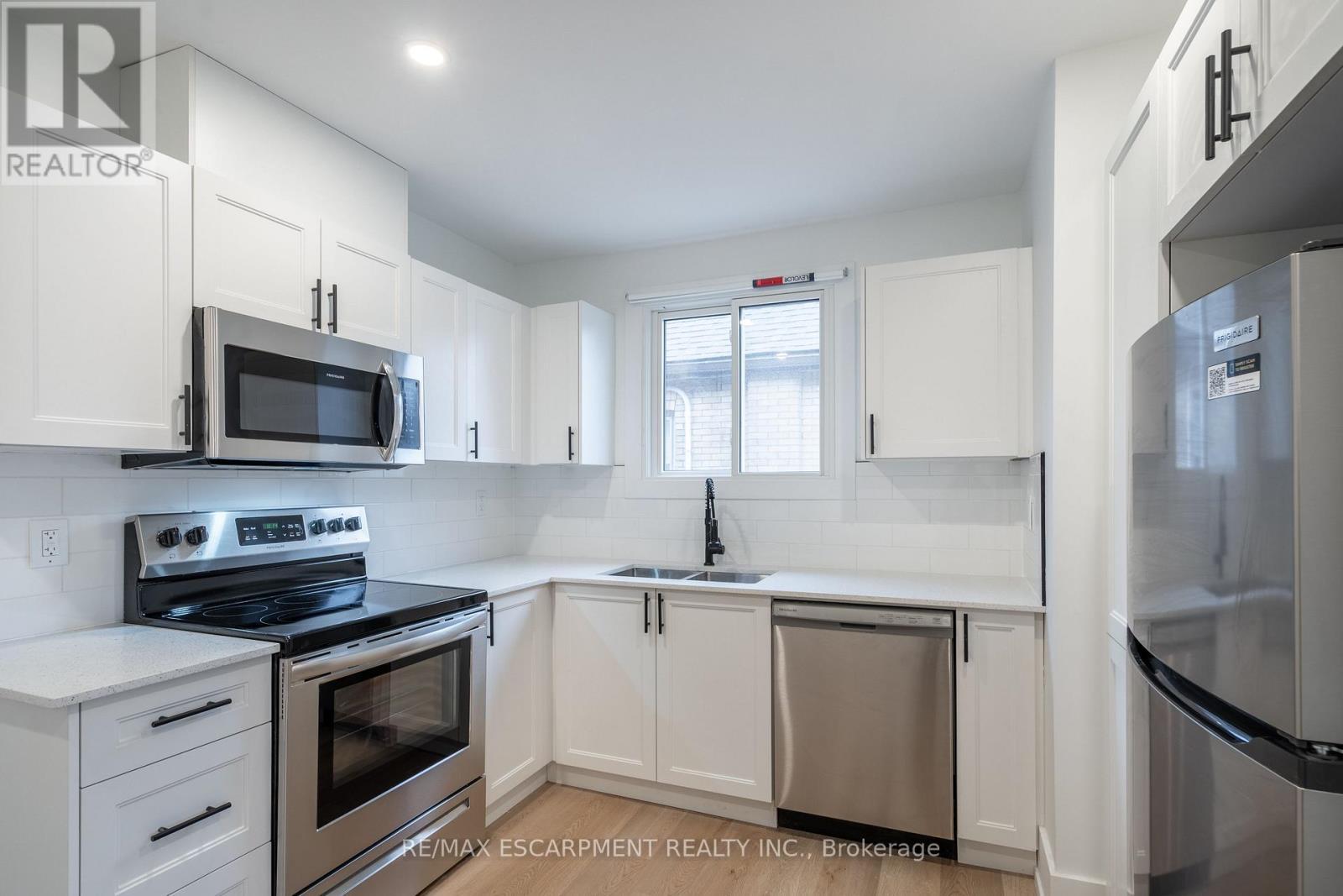 204 Balsam Avenue S, Hamilton, ON