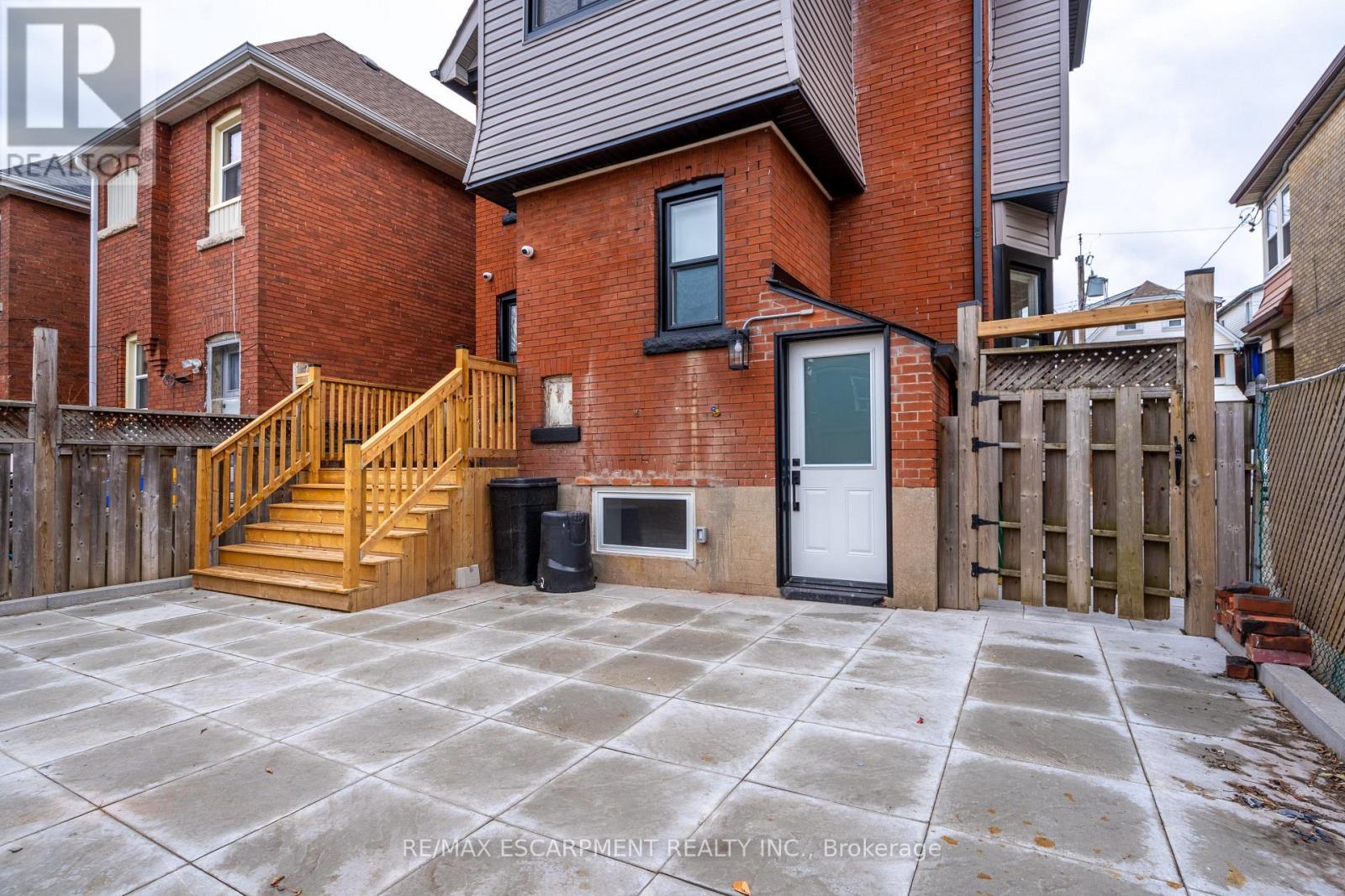 204 Balsam Avenue S, Hamilton, ON