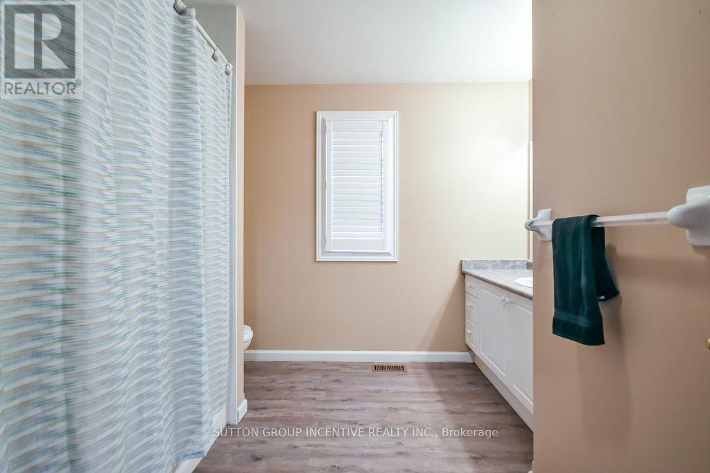 36 Nicklaus Drive, Barrie, ON