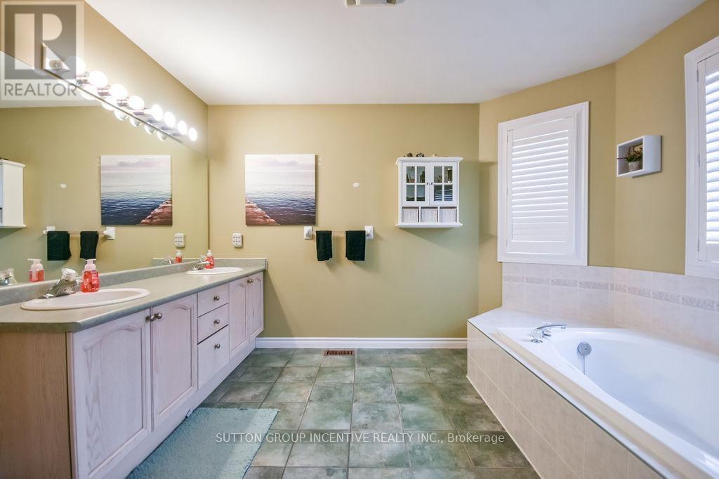 36 Nicklaus Drive, Barrie, ON