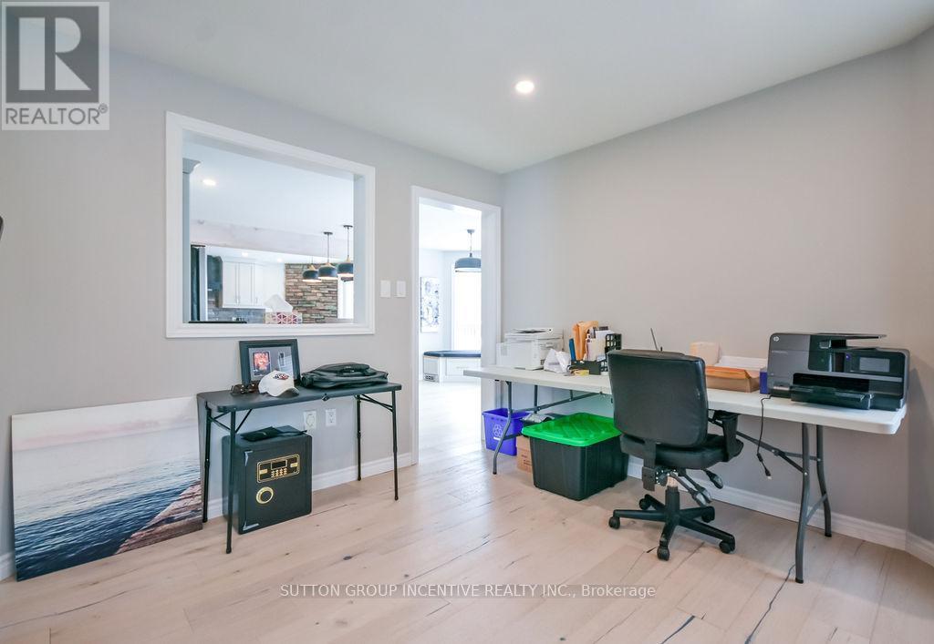 36 Nicklaus Drive, Barrie, ON