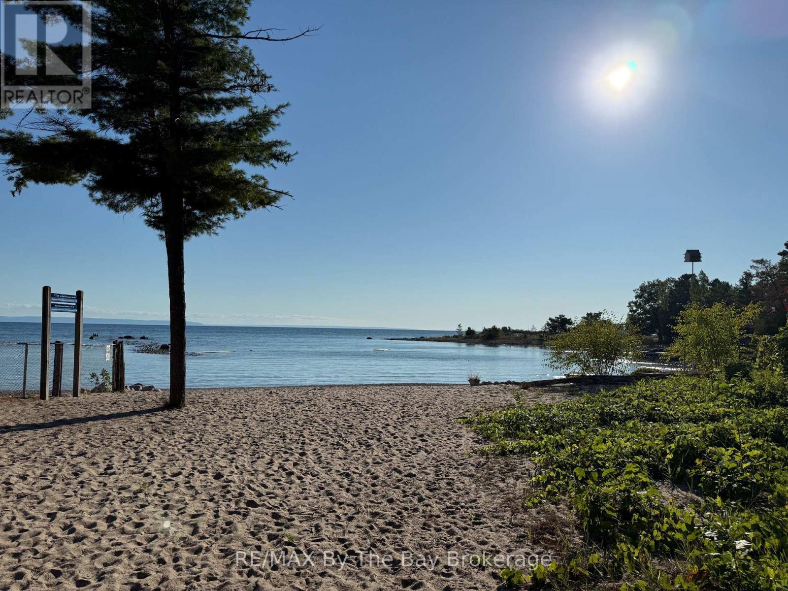 Minute to Sandy Beach - 909 17 Concession, Tiny, ON