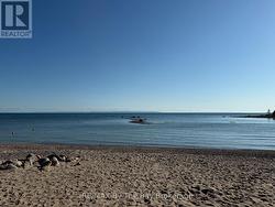 Minute to Sandy Beach -