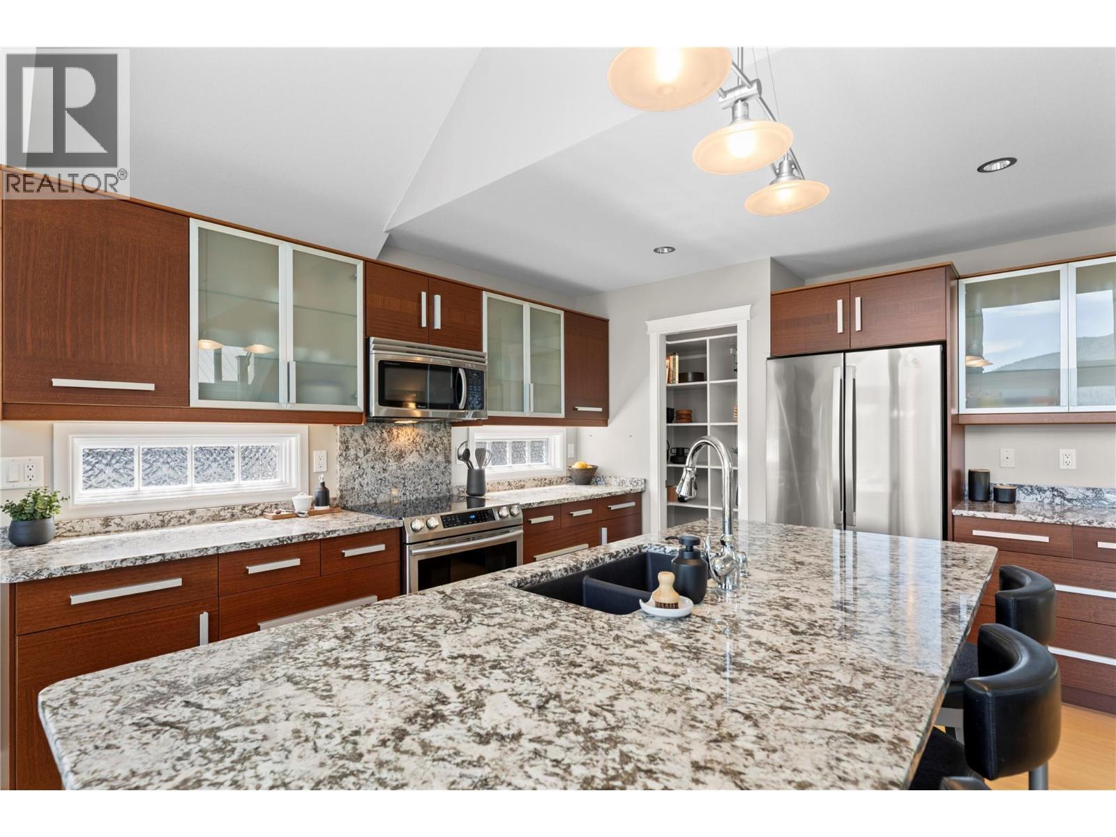 granite counter tops - 6421 Eagle Bay Road Unit# 13, Eagle Bay, BC