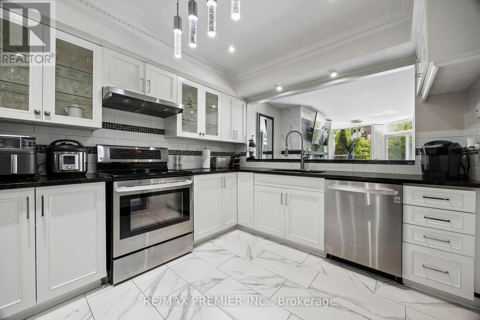 8 - 100 Arbors Lane, Vaughan, ON