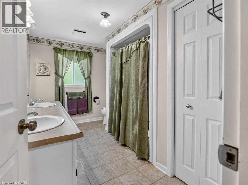17 Montgomery Road, Welland, ON