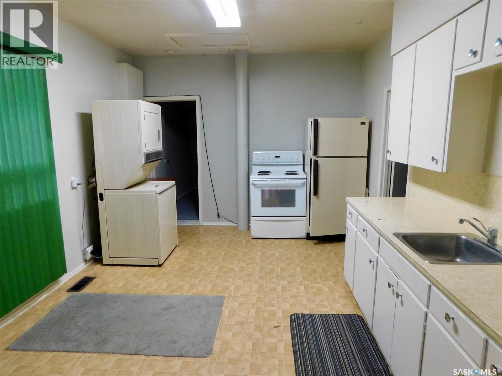 227 2Nd Avenue E, Assiniboia, SK
