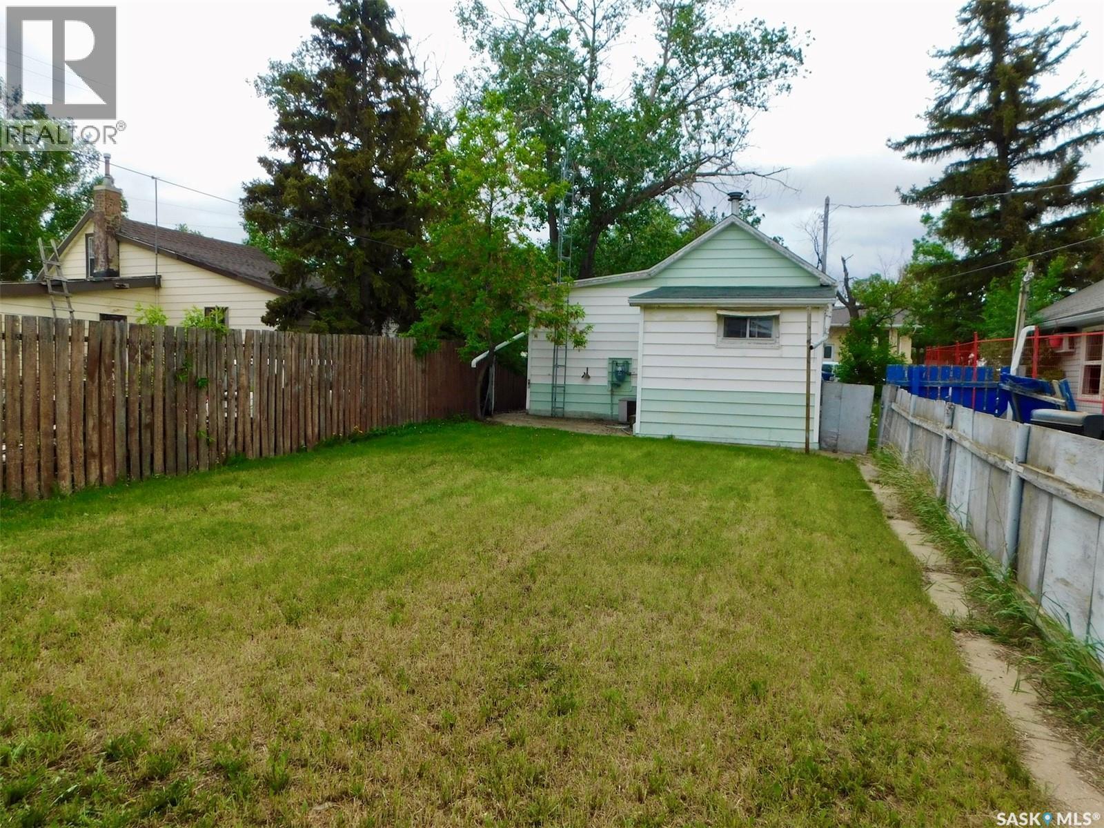 227 2Nd Avenue E, Assiniboia, SK