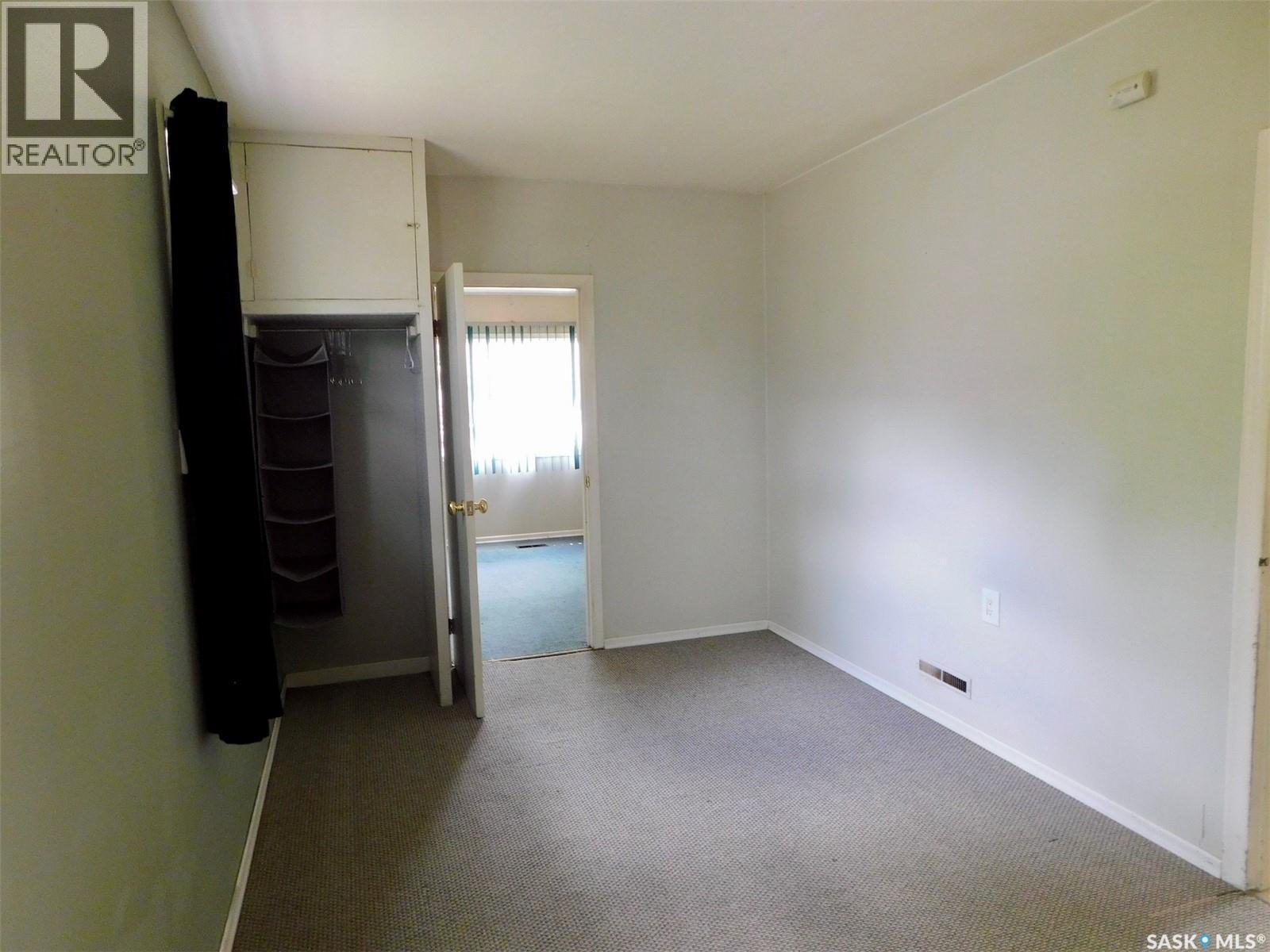 227 2Nd Avenue E, Assiniboia, SK