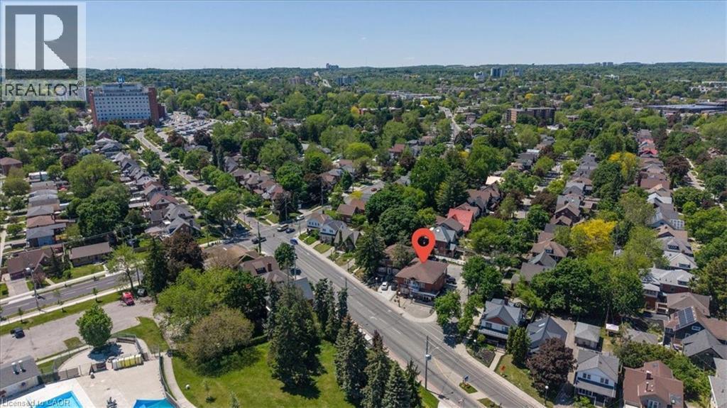 Image quality insufficient for description - 744 Queen Street S, Kitchener, ON