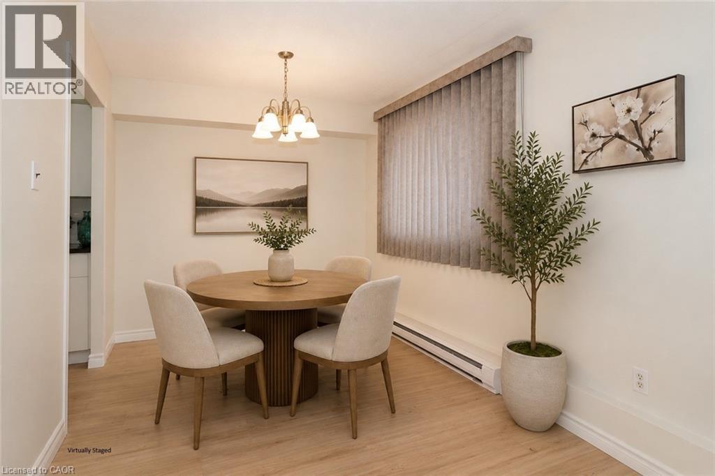 40 Tannery Street E Unit# 265, Cambridge, ON - Indoor Photo Showing Dining Room
