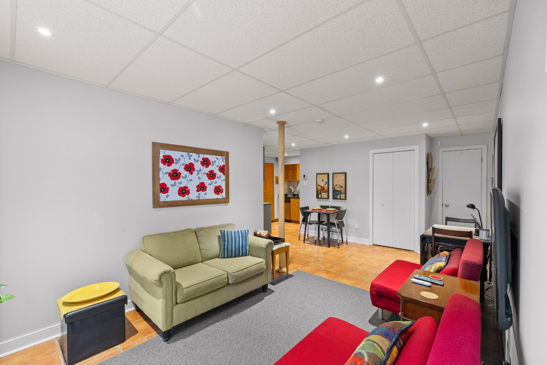 Salon - A-4991 Rue Fulton, Montréal (Côte-Des-Neiges/Notre-Dame-De-Grâce), QC