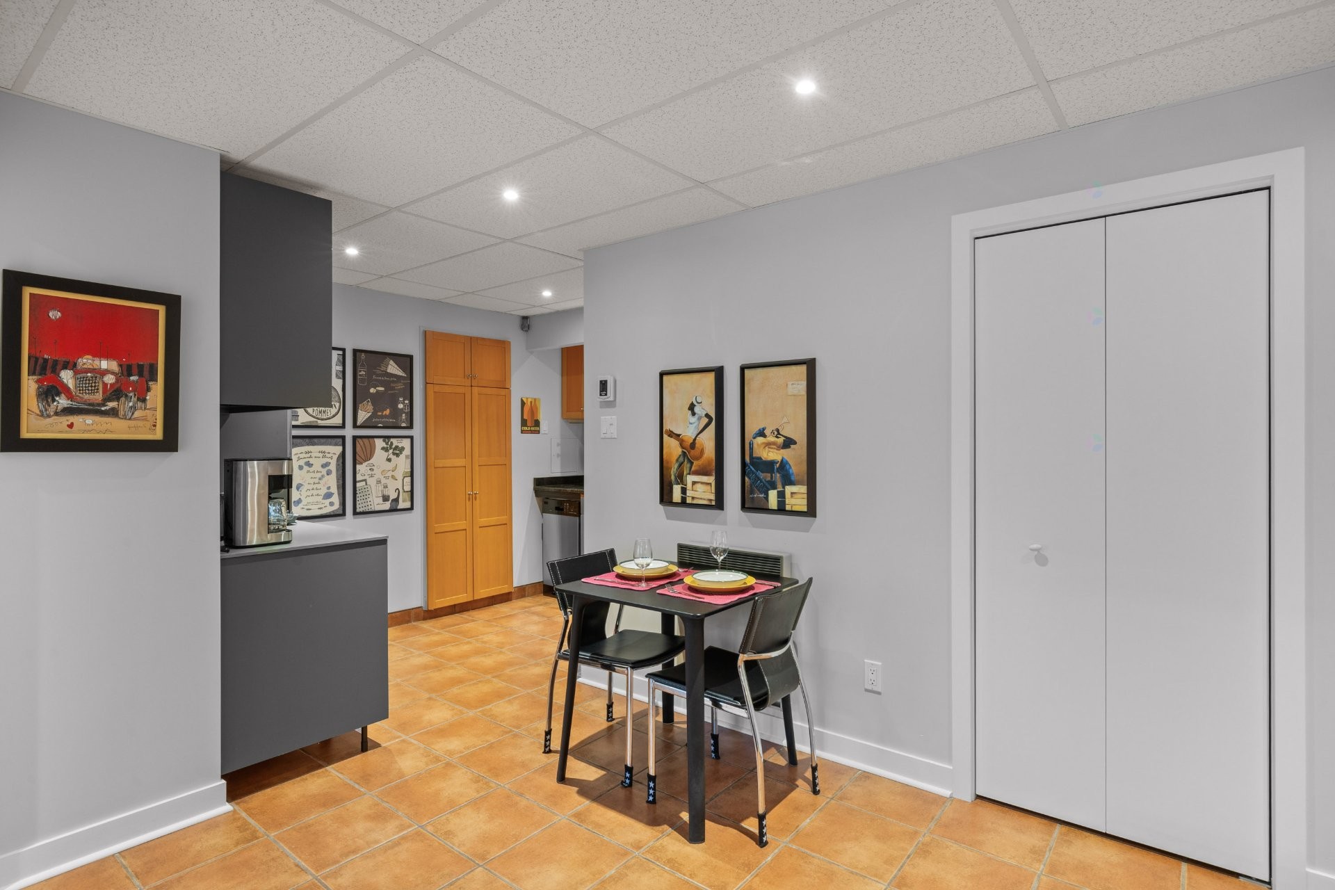 Salle à manger - A-4991 Rue Fulton, Montréal (Côte-Des-Neiges/Notre-Dame-De-Grâce), QC