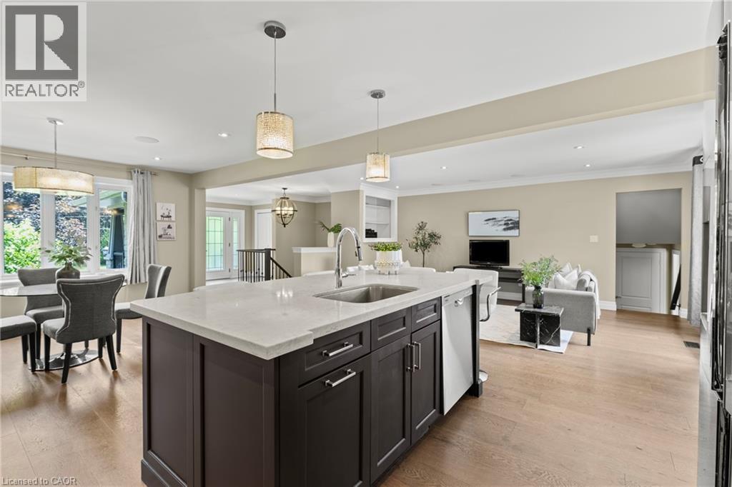 404 Hamilton Drive, Ancaster, ON - Indoor