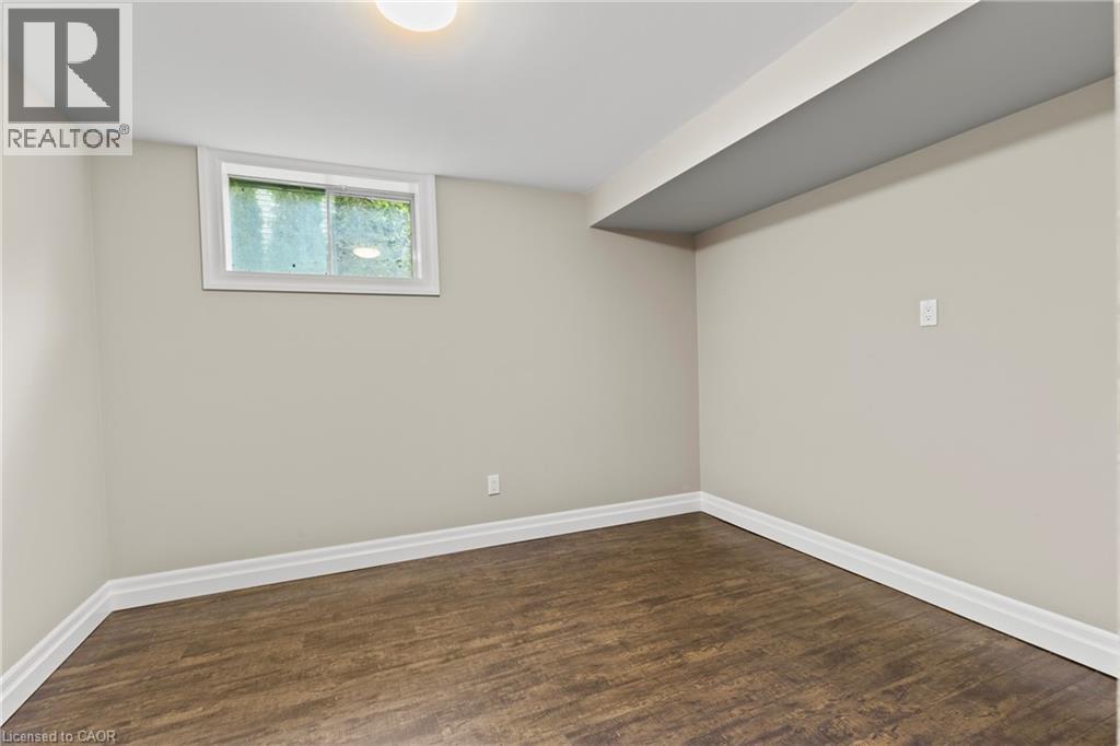 404 Hamilton Drive, Ancaster, ON - Indoor Photo Showing Other Room