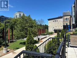 ... fronting onto River Walk - 