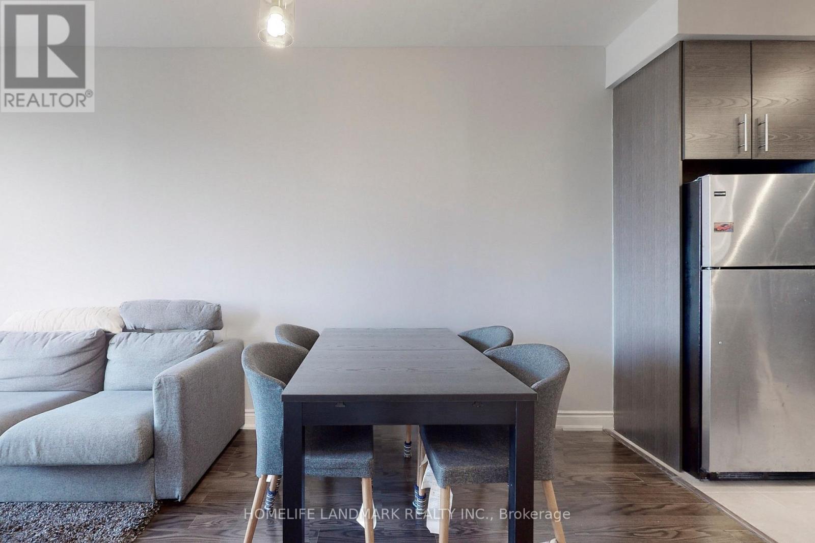 810 - 325 South Park Road, Markham, ON