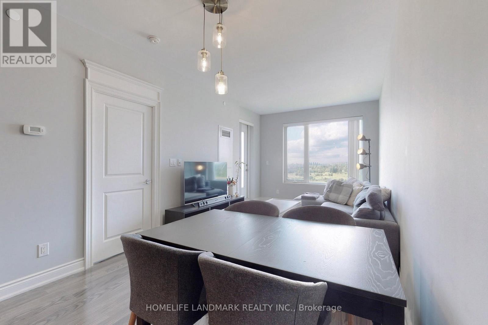 810 - 325 South Park Road, Markham, ON