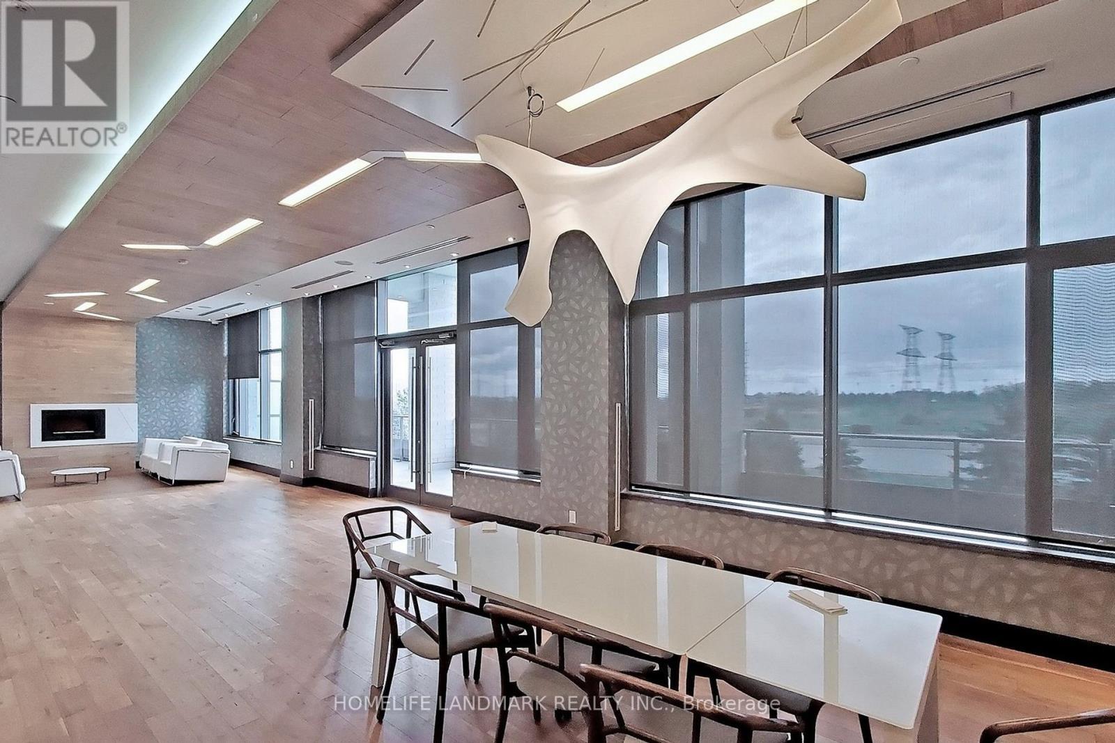 810 - 325 South Park Road, Markham, ON