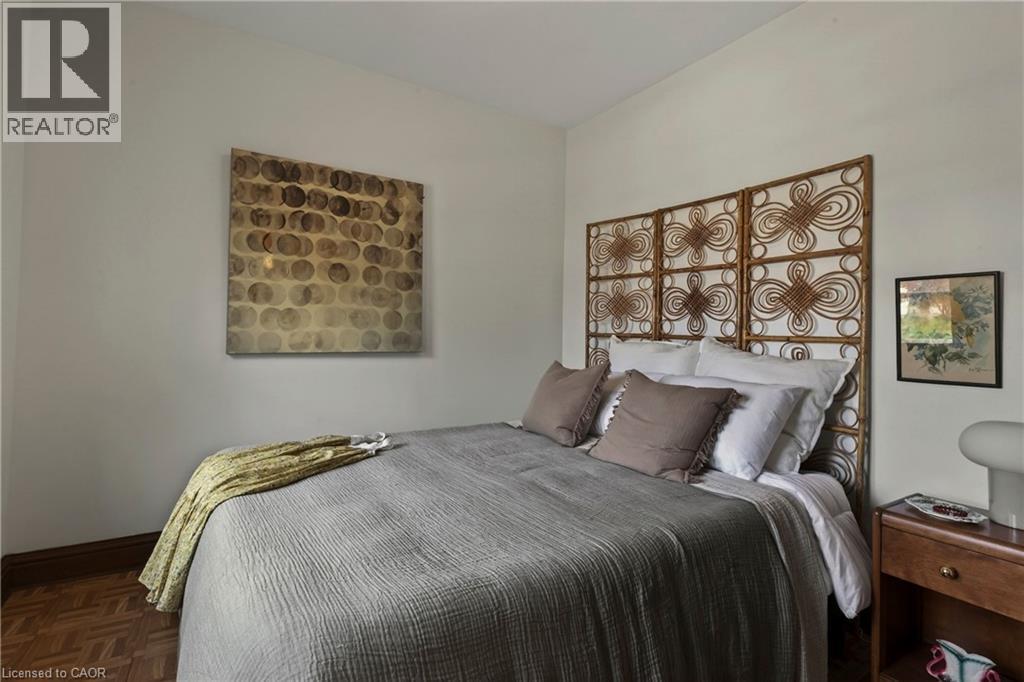 48 Longwood Road N, Hamilton, ON