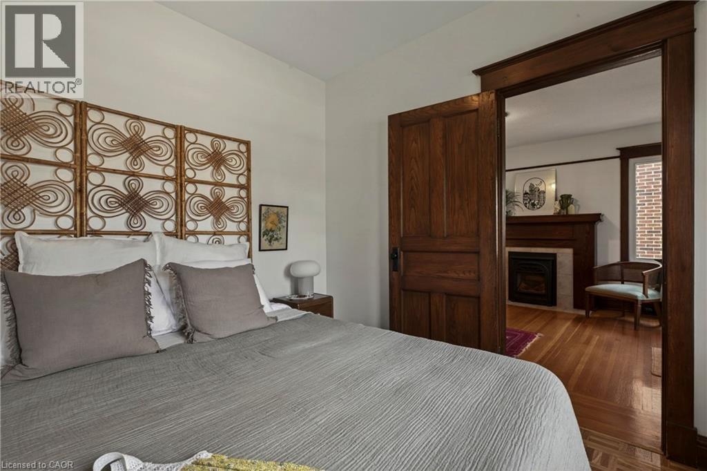 48 Longwood Road N, Hamilton, ON