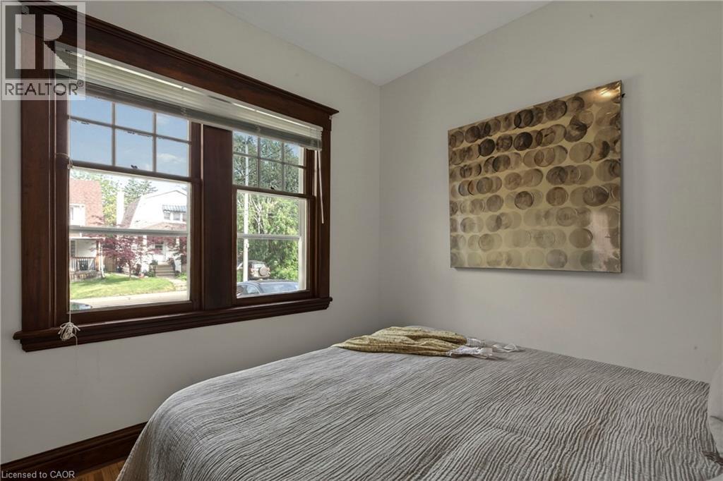 48 Longwood Road N, Hamilton, ON