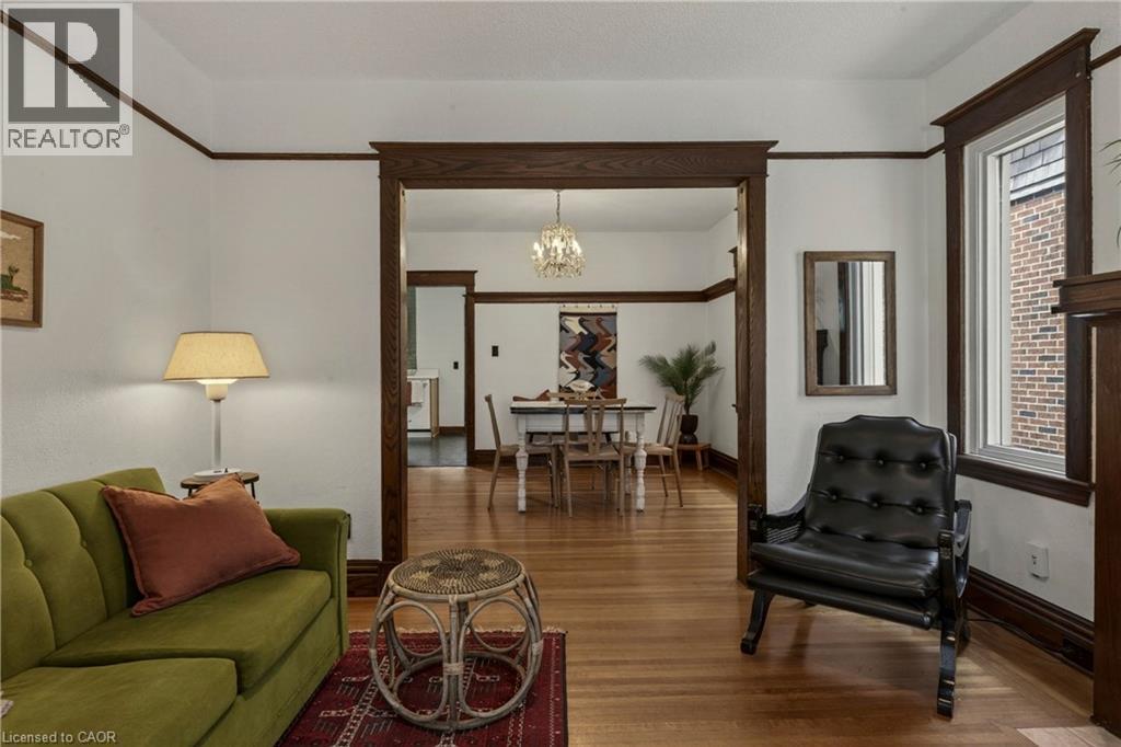 48 Longwood Road N, Hamilton, ON