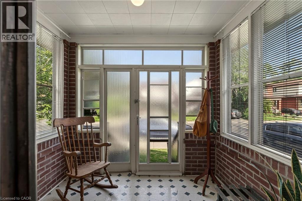 48 Longwood Road N, Hamilton, ON