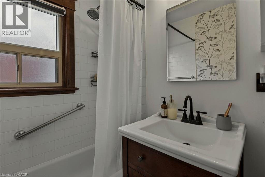 48 Longwood Road N, Hamilton, ON