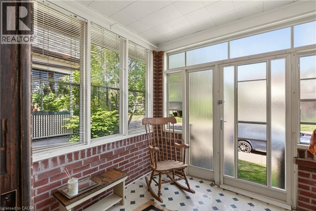 48 Longwood Road N, Hamilton, ON