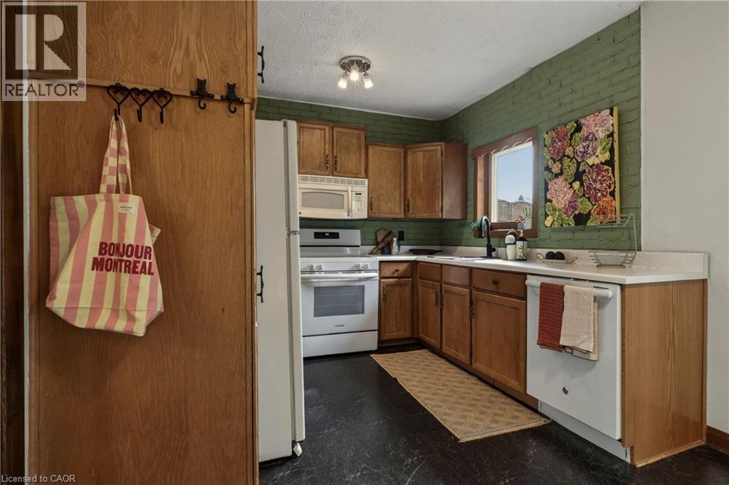 48 Longwood Road N, Hamilton, ON