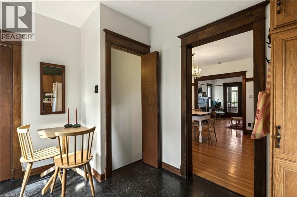 48 Longwood Road N, Hamilton, ON