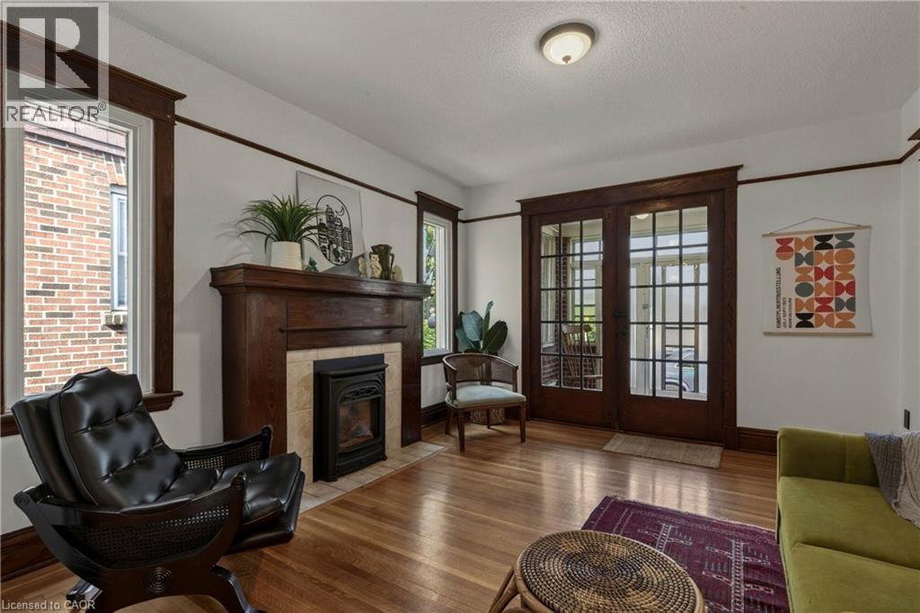 48 Longwood Road N, Hamilton, ON