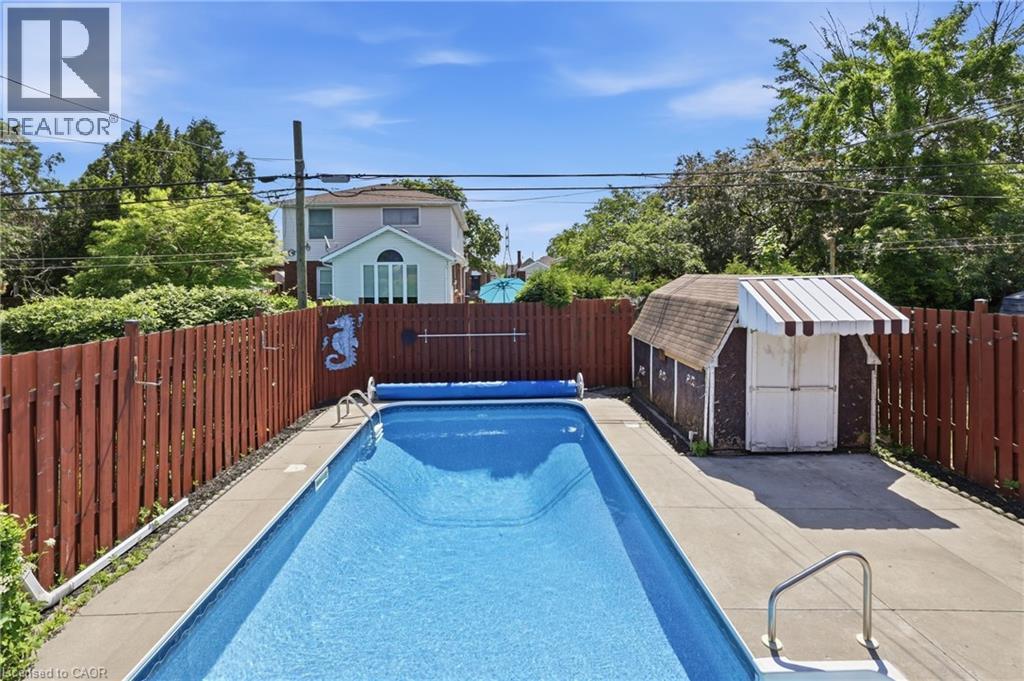 In-ground swimming pool - 97 Tragina Avenue S, Hamilton, ON