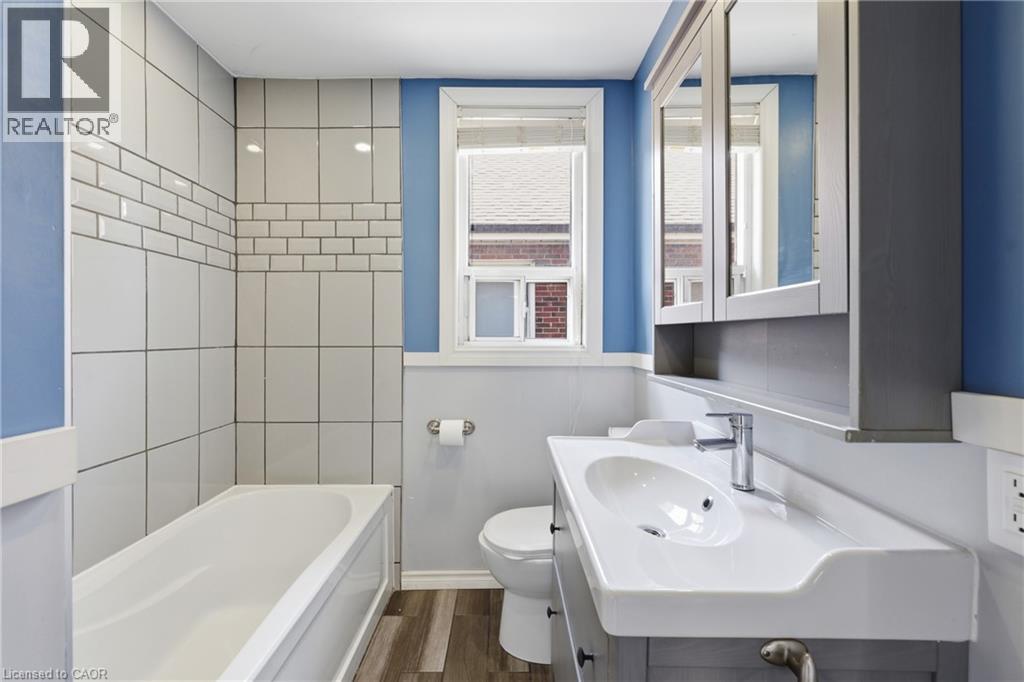 4 piece bathroom on main floor - 97 Tragina Avenue S, Hamilton, ON