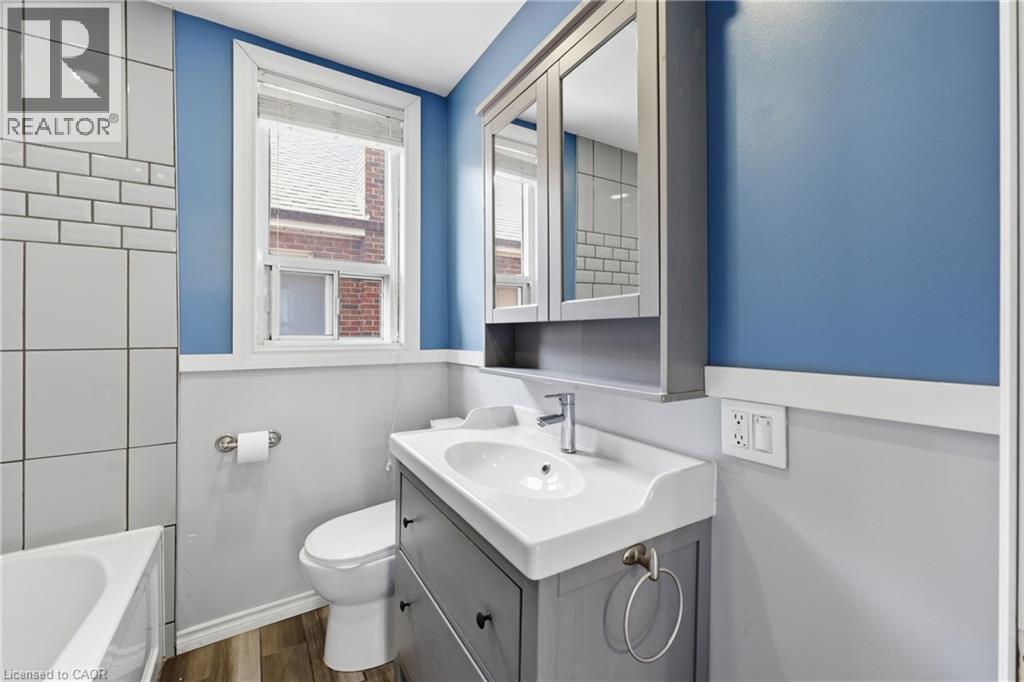 Bathroom on main floor - 97 Tragina Avenue S, Hamilton, ON