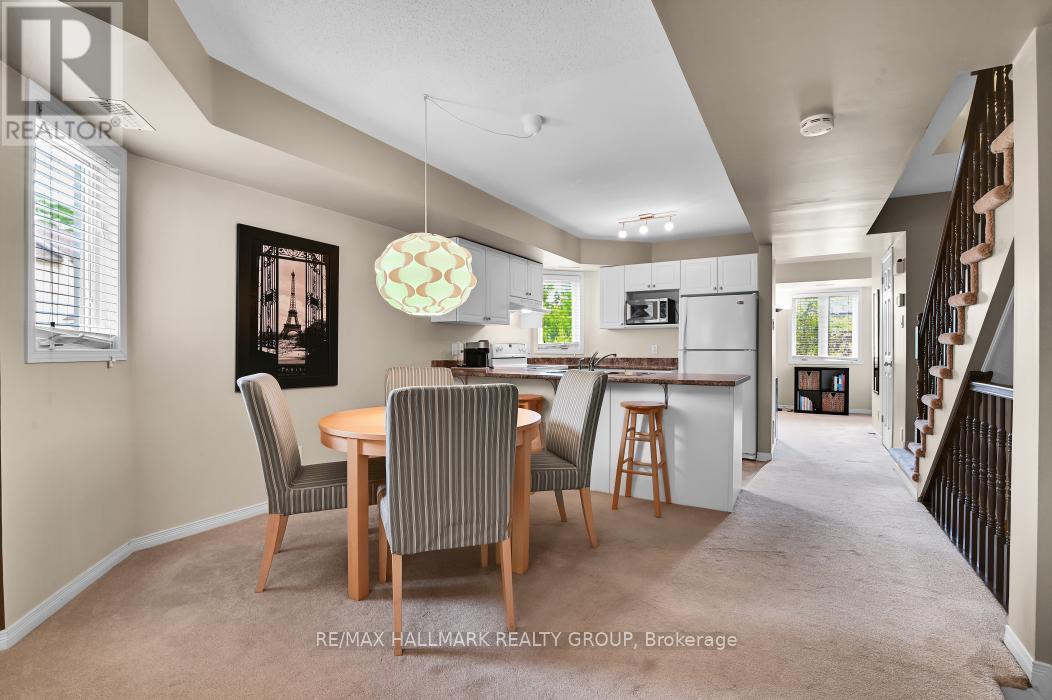 Great dining area. - 39 Strathaven Private, Ottawa, ON
