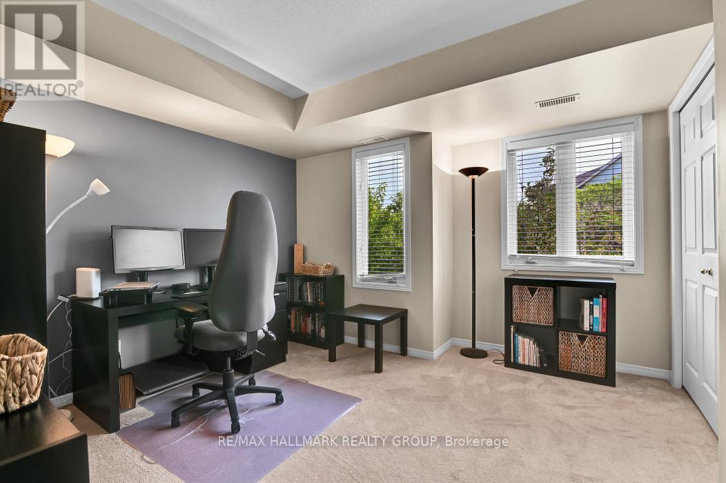 Main floor den/ office. - 39 Strathaven Private, Ottawa, ON