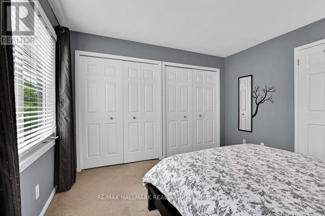Wall of closets offers tons of storage. - 39 Strathaven Private, Ottawa, ON