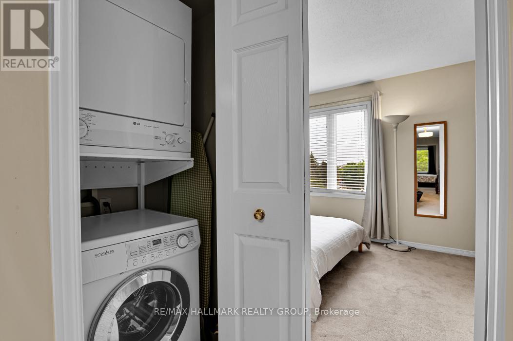 Convenient 2nd floor laundry. - 39 Strathaven Private, Ottawa, ON