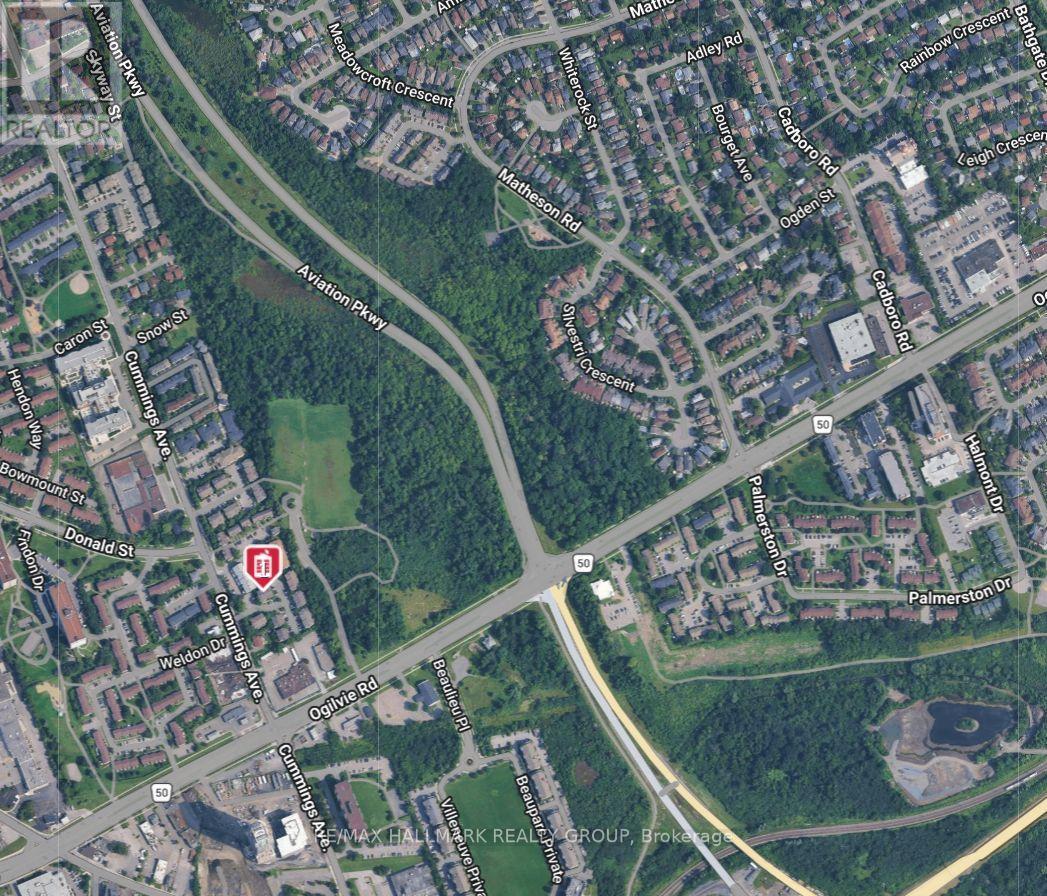 Premium location with private entrance to park. - 39 Strathaven Private, Ottawa, ON