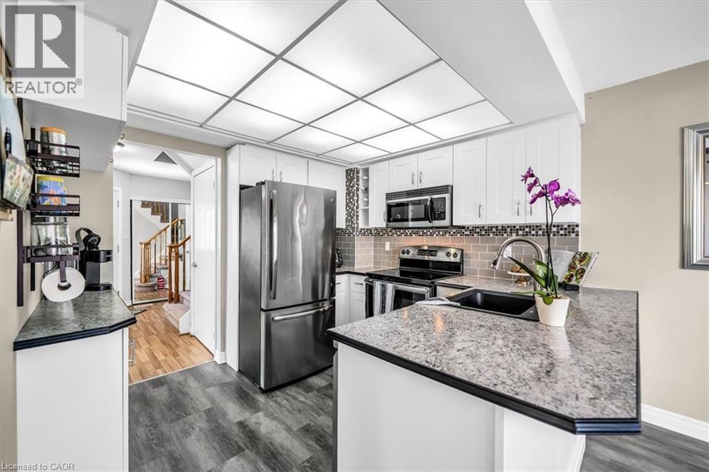 732 Bennett Crescent, Oshawa, ON - Indoor Photo Showing Kitchen With Upgraded Kitchen