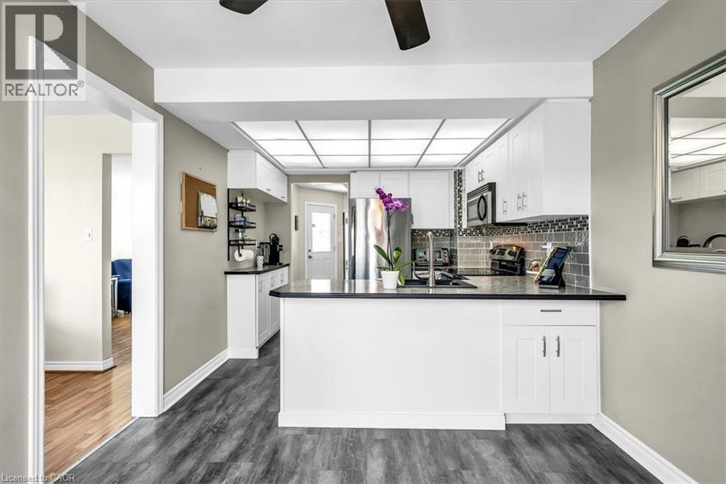 732 Bennett Crescent, Oshawa, ON - Indoor Photo Showing Kitchen
