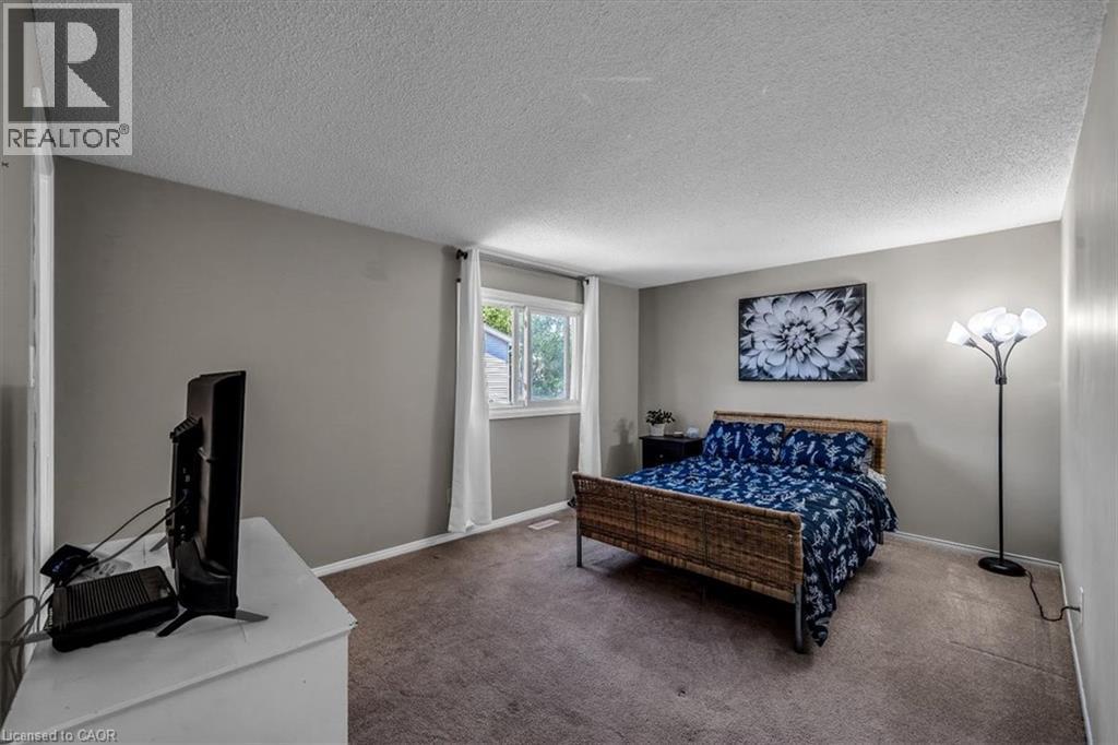 732 Bennett Crescent, Oshawa, ON - Indoor Photo Showing Bedroom
